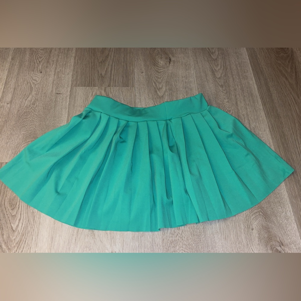 Elegant Green Pleated Skirt